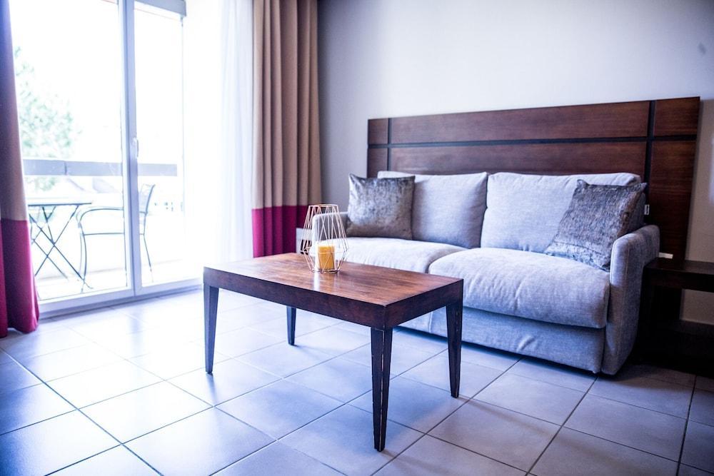 Hotel Residence Les Pins Galants Тунефей Екстериор снимка